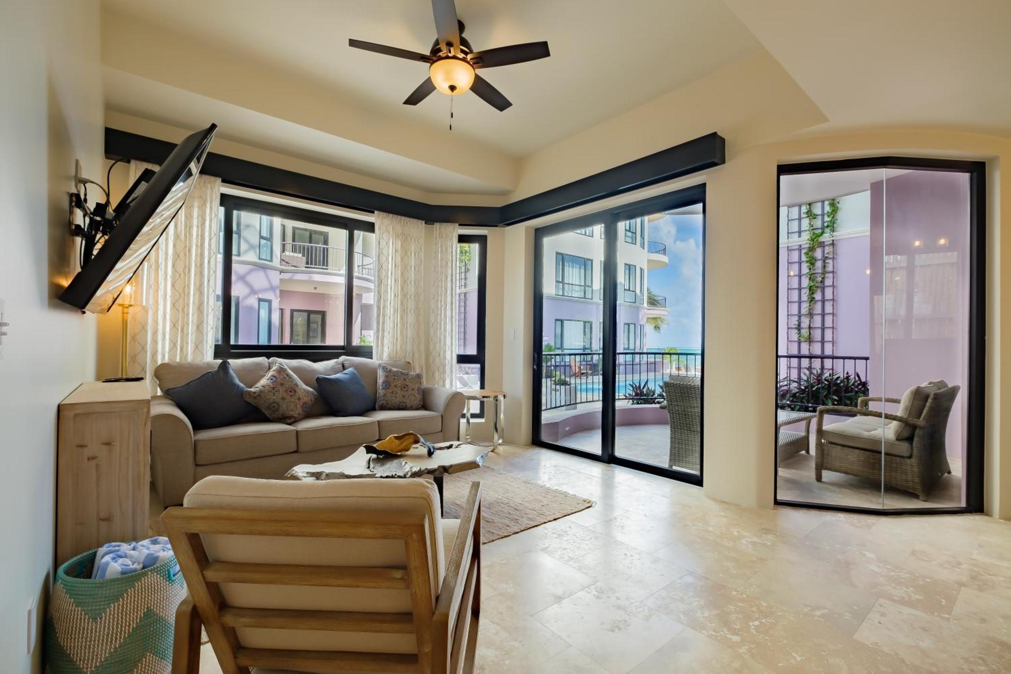 Diamante Beachfront Suites Сан Педро Екстериор снимка