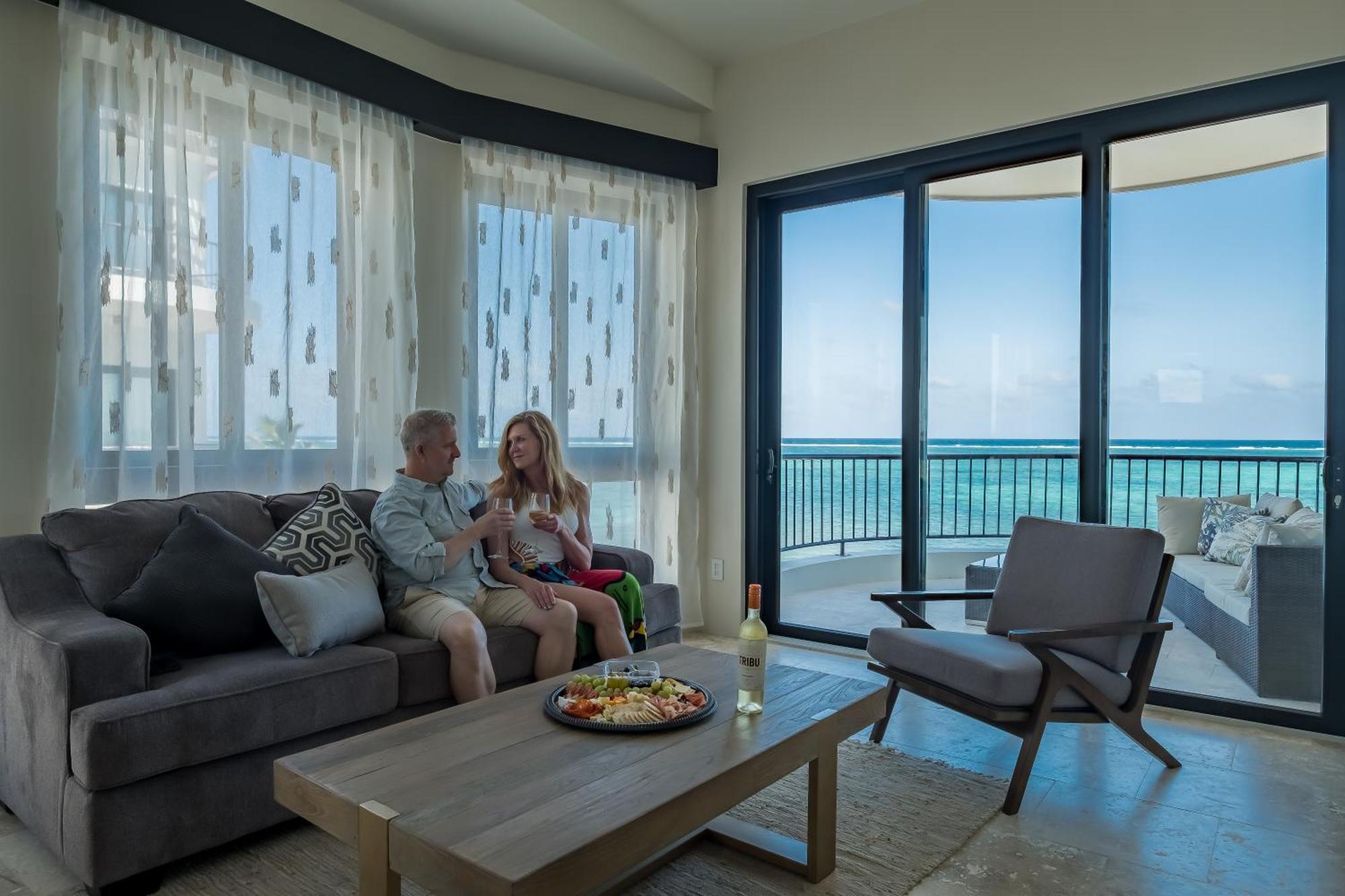 Diamante Beachfront Suites Сан Педро Екстериор снимка
