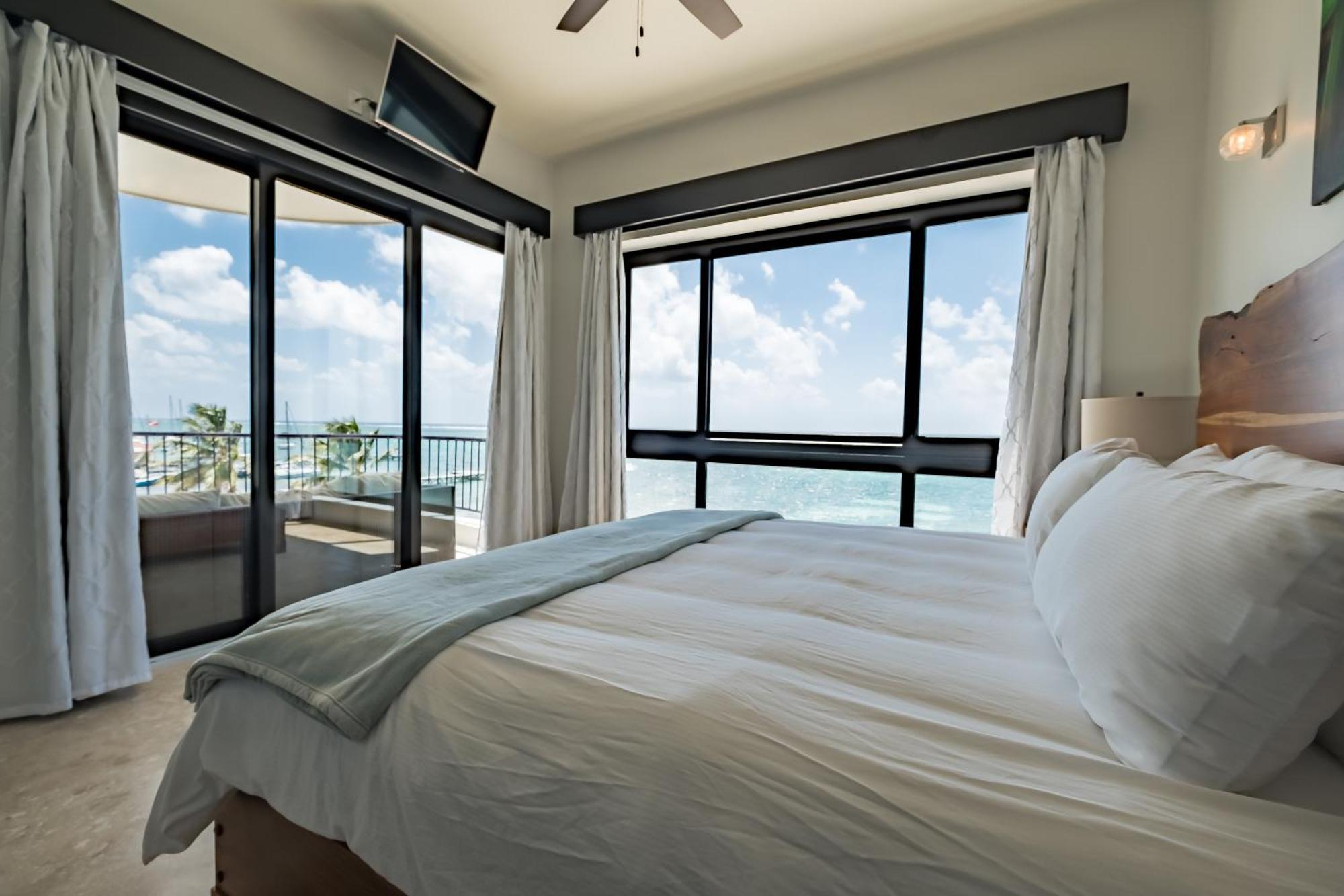 Diamante Beachfront Suites Сан Педро Екстериор снимка
