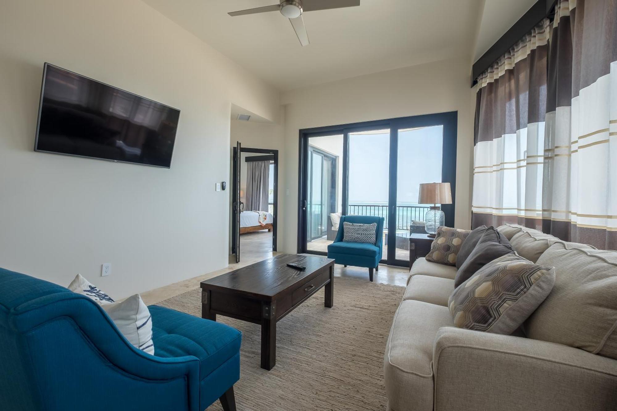 Diamante Beachfront Suites Сан Педро Екстериор снимка