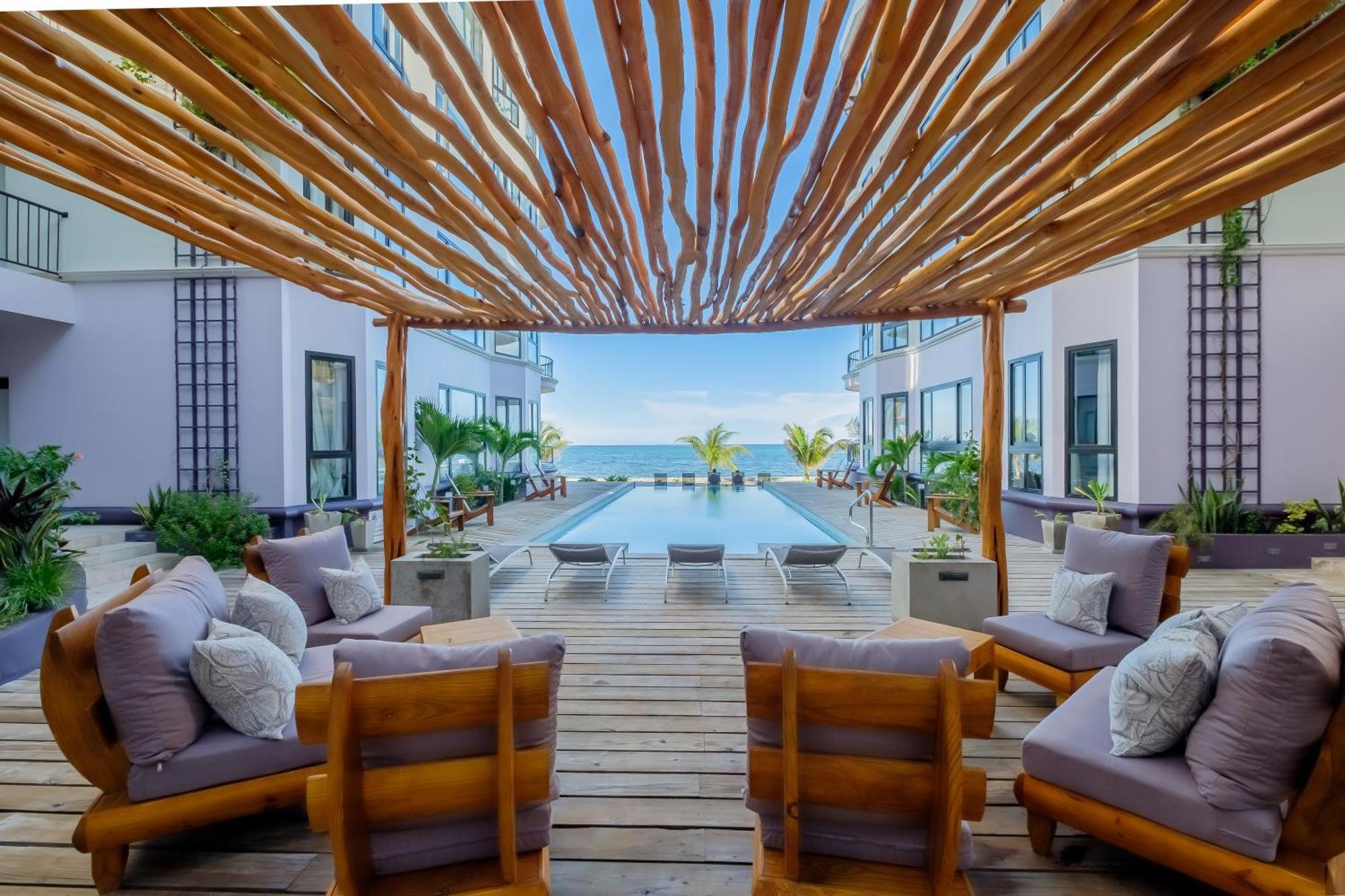 Diamante Beachfront Suites Сан Педро Екстериор снимка