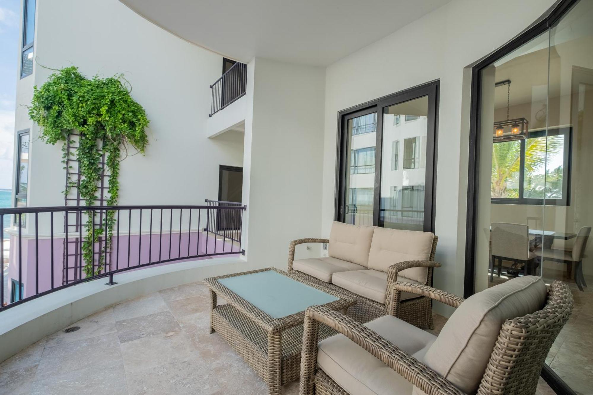 Diamante Beachfront Suites Сан Педро Екстериор снимка
