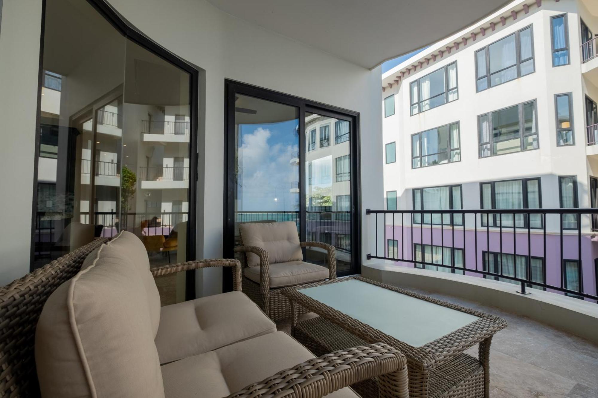 Diamante Beachfront Suites Сан Педро Екстериор снимка